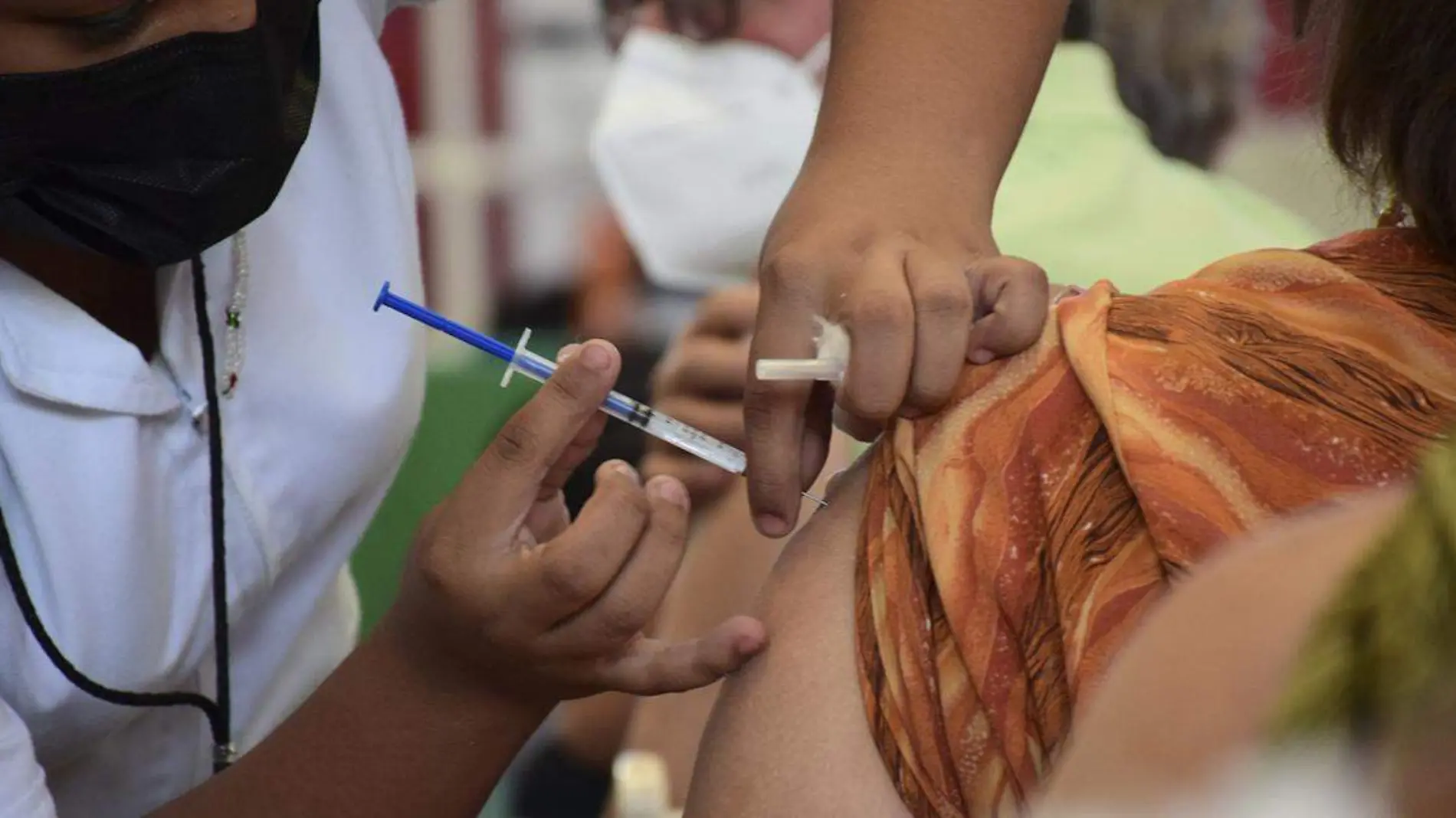 las personas de 60 años y más, residentes de los municipios de Atlixco, Puebla, San Andrés Cholula y San Martín Texmelucan, podrán recibir la cuarta dosis de la vacuna contra Covid-19